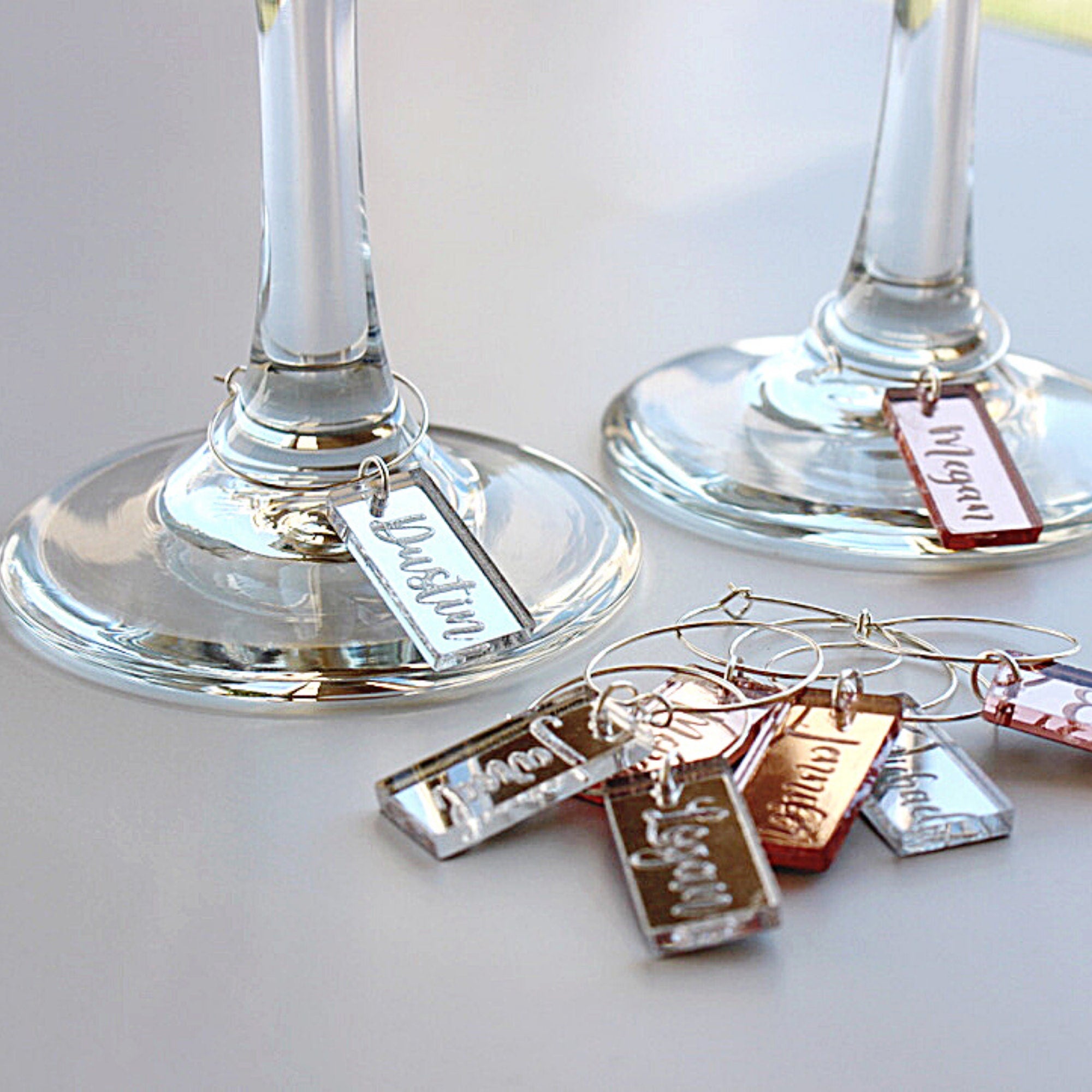 BENECREAT 20 Flat Round Clear Wine Glass Name Charms, Acrylic Wine